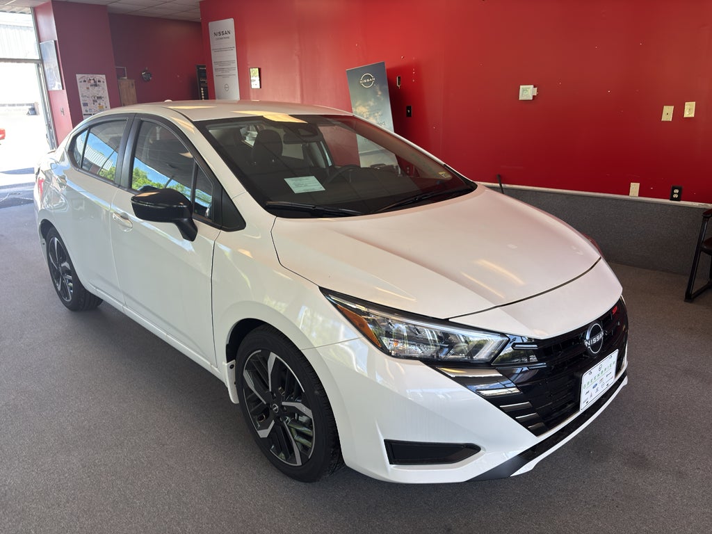 2025 Nissan Versa SR