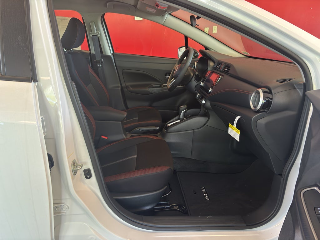 2025 Nissan Versa SR